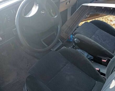 Синий Опель Аскона, объемом двигателя 1.8 л и пробегом 200 тыс. км за 596 $, фото 4 на Automoto.ua