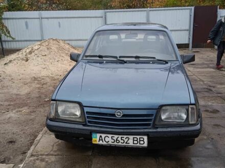 Синий Опель Аскона, объемом двигателя 1.6 л и пробегом 100 тыс. км за 1000 $, фото 1 на Automoto.ua