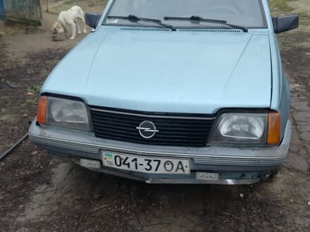 Синий Опель Аскона, объемом двигателя 1.6 л и пробегом 90 тыс. км за 750 $, фото 1 на Automoto.ua