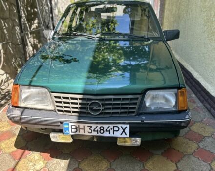 Зеленый Опель Аскона, объемом двигателя 1.6 л и пробегом 2 тыс. км за 1006 $, фото 2 на Automoto.ua