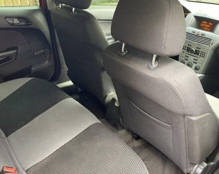 Опель Астра ГТЦ 2013 в Калуше на Automoto.ua Красный Опель Астра ГТЦ, объемом двигателя 1.6 л и пробегом 171 тыс. км за 6850 $, фото 5 на Automoto.ua