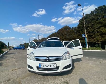 Белый Опель Астра Н, объемом двигателя 1.6 л и пробегом 213 тыс. км за 6800 $, фото 1 на Automoto.ua