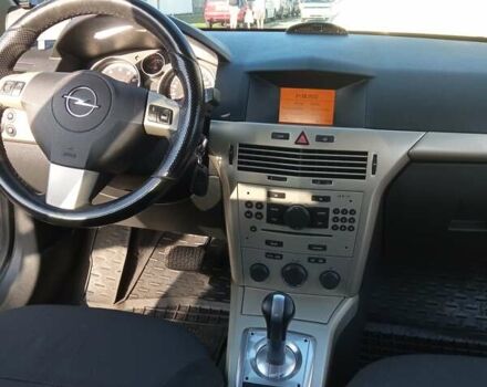 Серый Опель Астра Н, объемом двигателя 1.6 л и пробегом 160 тыс. км за 5500 $, фото 3 на Automoto.ua
