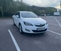 Білий Опель Астра Джей, об'ємом двигуна 2 л та пробігом 190 тис. км за 5200 $, фото 1 на Automoto.ua