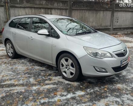 Серый Опель Астра Джей, объемом двигателя 17 л и пробегом 329 тыс. км за 8690 $, фото 2 на Automoto.ua