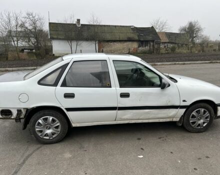 Белый Опель Астра, объемом двигателя 1.6 л и пробегом 300 тыс. км за 950 $, фото 4 на Automoto.ua