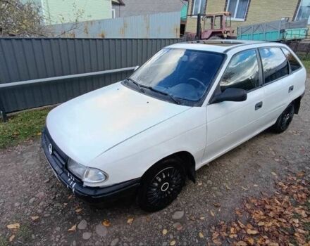 Белый Опель Астра, объемом двигателя 1.6 л и пробегом 295 тыс. км за 1400 $, фото 1 на Automoto.ua