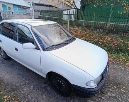 Белый Опель Астра, объемом двигателя 1.6 л и пробегом 295 тыс. км за 1400 $, фото 2 на Automoto.ua