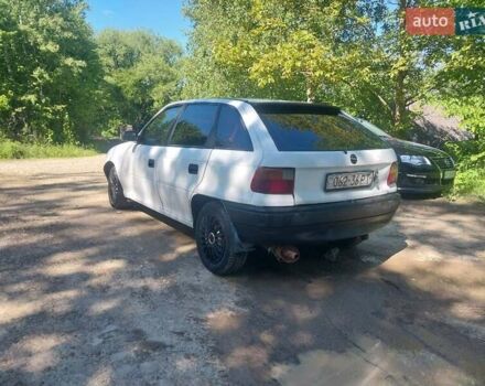 Белый Опель Астра, объемом двигателя 1.6 л и пробегом 295 тыс. км за 1600 $, фото 5 на Automoto.ua