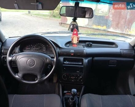 Белый Опель Астра, объемом двигателя 1.4 л и пробегом 400 тыс. км за 1750 $, фото 1 на Automoto.ua