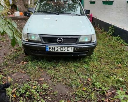 Белый Опель Астра, объемом двигателя 1.4 л и пробегом 312 тыс. км за 1100 $, фото 2 на Automoto.ua