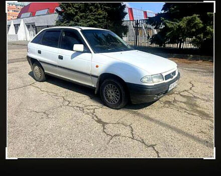 Белый Опель Астра, объемом двигателя 1.4 л и пробегом 350 тыс. км за 1300 $, фото 3 на Automoto.ua