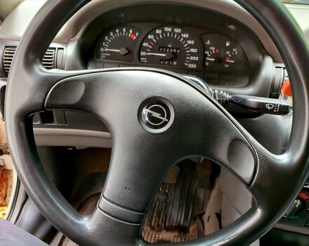 Белый Опель Астра, объемом двигателя 1.4 л и пробегом 312 тыс. км за 1100 $, фото 3 на Automoto.ua