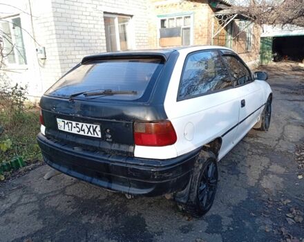 Белый Опель Астра, объемом двигателя 1.4 л и пробегом 1000 тыс. км за 1101 $, фото 3 на Automoto.ua