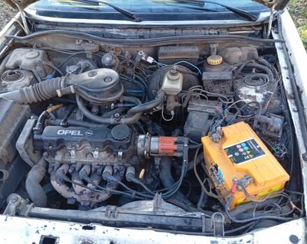 Белый Опель Астра, объемом двигателя 1.4 л и пробегом 1000 тыс. км за 1101 $, фото 5 на Automoto.ua