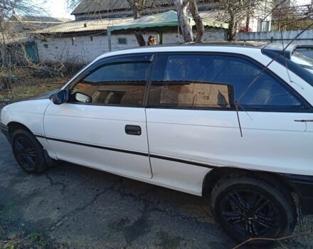 Белый Опель Астра, объемом двигателя 1.4 л и пробегом 1000 тыс. км за 1101 $, фото 2 на Automoto.ua