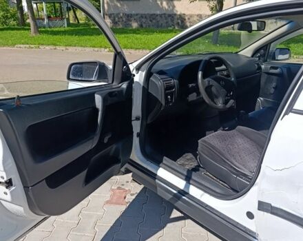 Белый Опель Астра, объемом двигателя 1.4 л и пробегом 380 тыс. км за 1350 $, фото 1 на Automoto.ua