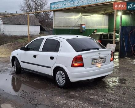 Белый Опель Астра, объемом двигателя 1.6 л и пробегом 256 тыс. км за 2500 $, фото 2 на Automoto.ua
