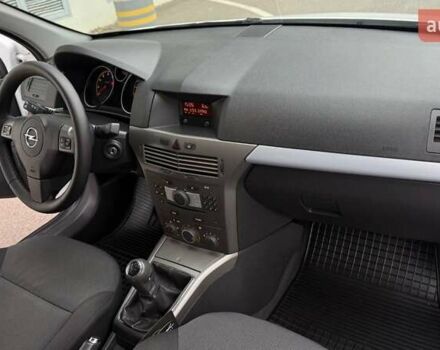 Белый Опель Астра, объемом двигателя 1.6 л и пробегом 238 тыс. км за 5550 $, фото 22 на Automoto.ua
