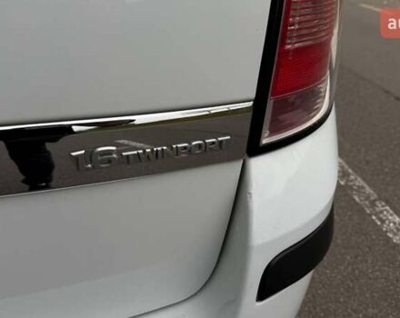 Белый Опель Астра, объемом двигателя 1.6 л и пробегом 238 тыс. км за 5550 $, фото 5 на Automoto.ua