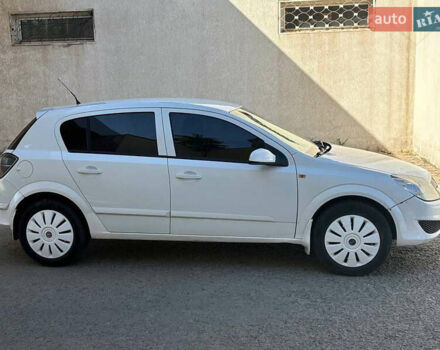 Белый Опель Астра, объемом двигателя 1.25 л и пробегом 360 тыс. км за 2950 $, фото 2 на Automoto.ua