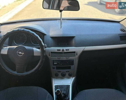 Белый Опель Астра, объемом двигателя 1.25 л и пробегом 360 тыс. км за 2950 $, фото 5 на Automoto.ua