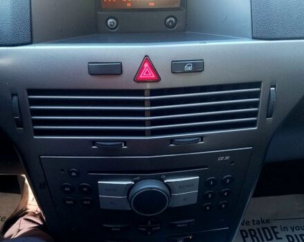 Белый Опель Астра, объемом двигателя 1.7 л и пробегом 261 тыс. км за 3300 $, фото 2 на Automoto.ua