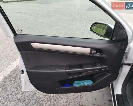 Белый Опель Астра, объемом двигателя 1.7 л и пробегом 281 тыс. км за 4200 $, фото 4 на Automoto.ua