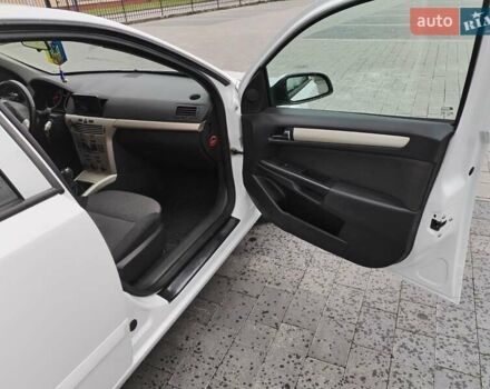 Белый Опель Астра, объемом двигателя 1.7 л и пробегом 281 тыс. км за 4200 $, фото 10 на Automoto.ua