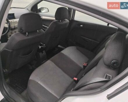 Белый Опель Астра, объемом двигателя 1.7 л и пробегом 281 тыс. км за 4200 $, фото 8 на Automoto.ua