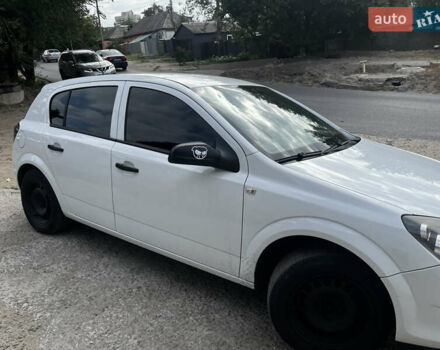 Белый Опель Астра, объемом двигателя 1.36 л и пробегом 250 тыс. км за 5300 $, фото 2 на Automoto.ua