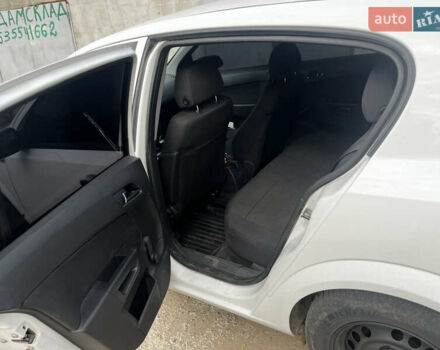 Белый Опель Астра, объемом двигателя 1.36 л и пробегом 250 тыс. км за 5300 $, фото 4 на Automoto.ua