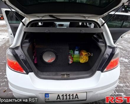 Белый Опель Астра, объемом двигателя 14 л и пробегом 200 тыс. км за 5000 $, фото 2 на Automoto.ua
