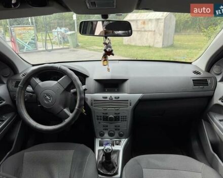 Белый Опель Астра, объемом двигателя 1.7 л и пробегом 204 тыс. км за 5800 $, фото 7 на Automoto.ua