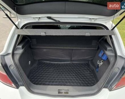 Белый Опель Астра, объемом двигателя 1.7 л и пробегом 204 тыс. км за 5800 $, фото 12 на Automoto.ua