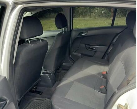 Белый Опель Астра, объемом двигателя 1.7 л и пробегом 204 тыс. км за 5800 $, фото 9 на Automoto.ua