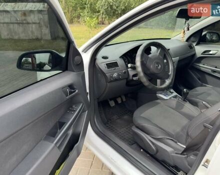 Белый Опель Астра, объемом двигателя 1.7 л и пробегом 204 тыс. км за 5800 $, фото 8 на Automoto.ua