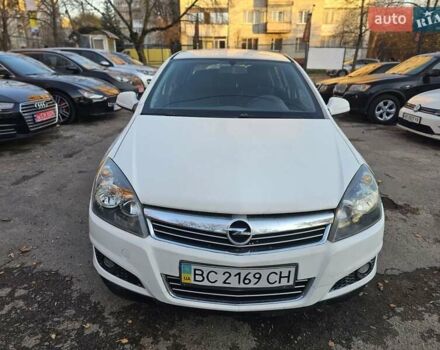 Белый Опель Астра, объемом двигателя 1.6 л и пробегом 240 тыс. км за 3900 $, фото 4 на Automoto.ua