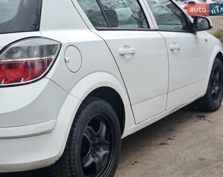 Белый Опель Астра, объемом двигателя 1.6 л и пробегом 242 тыс. км за 3750 $, фото 3 на Automoto.ua