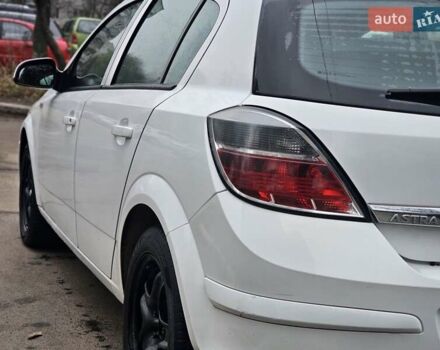 Белый Опель Астра, объемом двигателя 1.6 л и пробегом 242 тыс. км за 3750 $, фото 4 на Automoto.ua