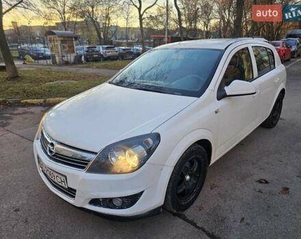 Белый Опель Астра, объемом двигателя 1.6 л и пробегом 240 тыс. км за 3900 $, фото 3 на Automoto.ua