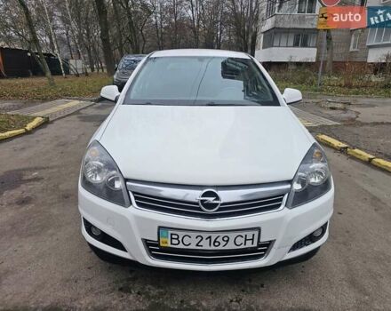 Белый Опель Астра, объемом двигателя 1.6 л и пробегом 242 тыс. км за 3750 $, фото 13 на Automoto.ua