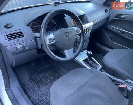 Белый Опель Астра, объемом двигателя 1.6 л и пробегом 182 тыс. км за 6400 $, фото 17 на Automoto.ua