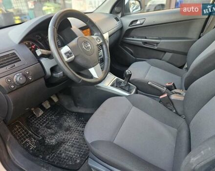 Белый Опель Астра, объемом двигателя 1.6 л и пробегом 240 тыс. км за 3900 $, фото 12 на Automoto.ua