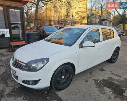 Белый Опель Астра, объемом двигателя 1.6 л и пробегом 240 тыс. км за 3900 $, фото 2 на Automoto.ua