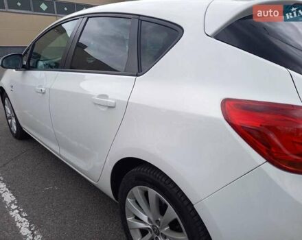 Опель Астра 2013 в Черкассах на Automoto.ua Белый Опель Астра, объемом двигателя 1.4 л и пробегом 171 тыс. км за 7300 $, фото 4 на Automoto.ua