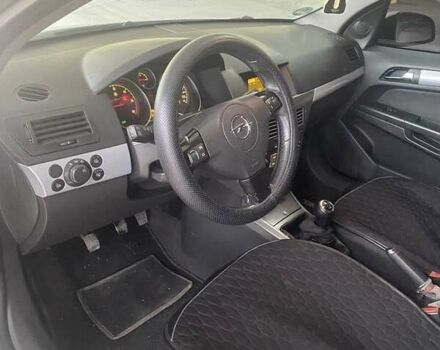 Белый Опель Астра, объемом двигателя 1.7 л и пробегом 330 тыс. км за 3850 $, фото 3 на Automoto.ua