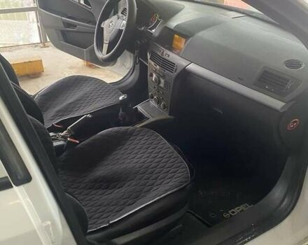 Белый Опель Астра, объемом двигателя 1.7 л и пробегом 330 тыс. км за 3850 $, фото 4 на Automoto.ua