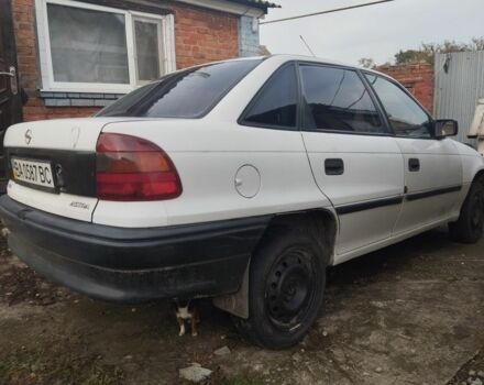 Белый Опель Астра, объемом двигателя 1.4 л и пробегом 250 тыс. км за 1400 $, фото 3 на Automoto.ua