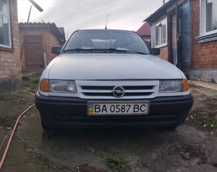 Белый Опель Астра, объемом двигателя 1.4 л и пробегом 250 тыс. км за 1400 $, фото 1 на Automoto.ua